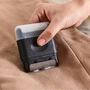 New lint remover clothes mats etc portable travel black press button must have